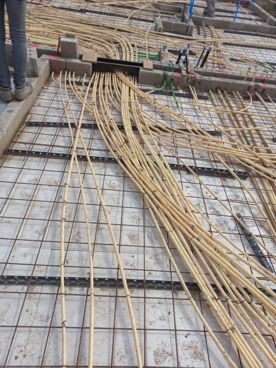 Leidingwerk in aanbouw